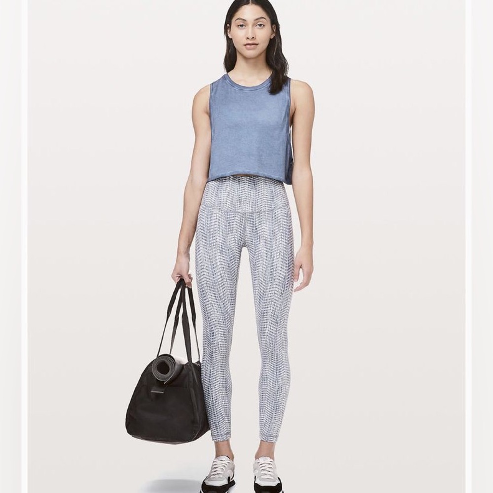 Lululemon - Wunder Under Jacquard Arrow sz 6